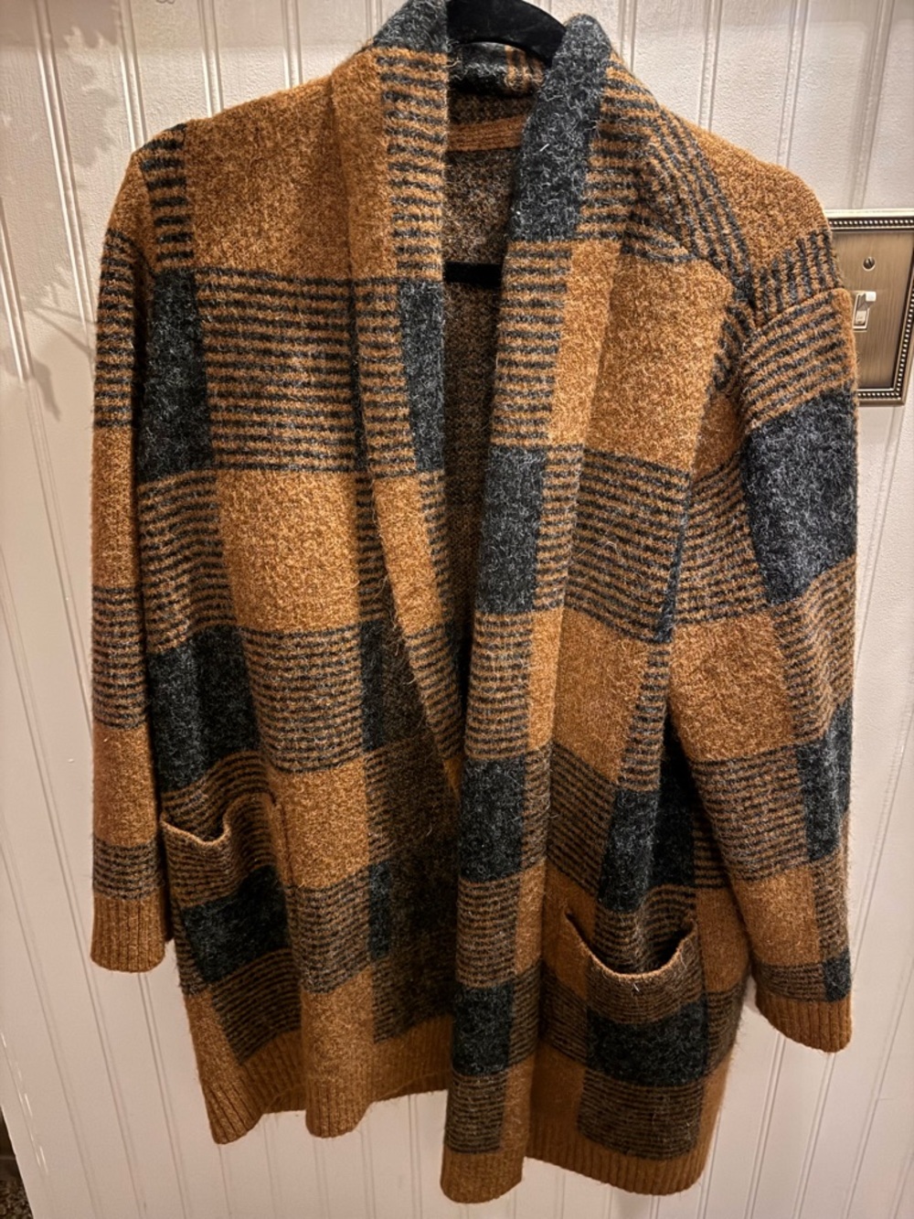 EVOLUTION by Cyrus Textured Plaid Open Cardigan in Brown & Charcoal